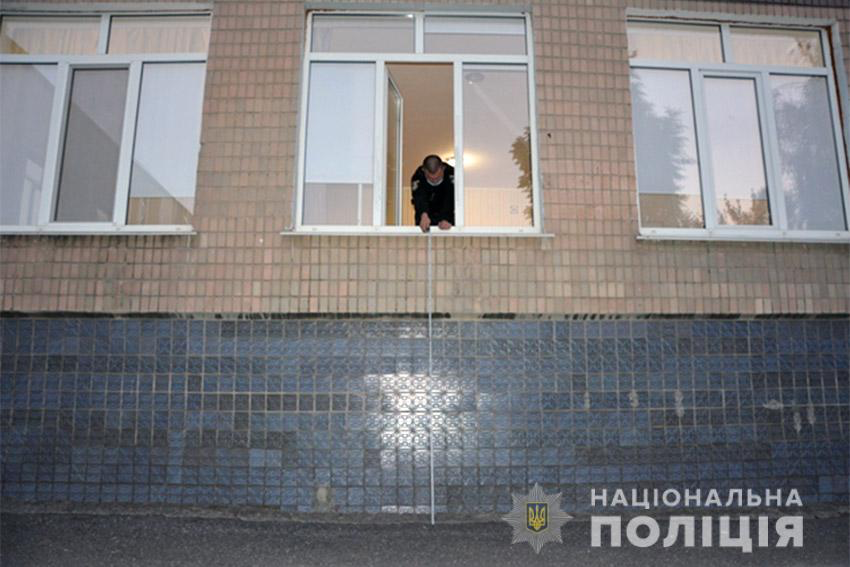 У ХМЕЛЬНИЦЬКОМУ ПОЛІЦІЯ З‘ЯСОВУЄ ОБСТАВИНИ ТРАВМУВАННЯ ВИХОВАНЦЯ ДИТЯЧОГО САДОЧКУ У ХМЕЛЬНИЦЬКОМУ ПОЛІЦІЯ З‘ЯСОВУЄ ОБСТАВИНИ ТРАВМУВАННЯ ВИХОВАНЦЯ ДИТЯЧОГО САДОЧКУ