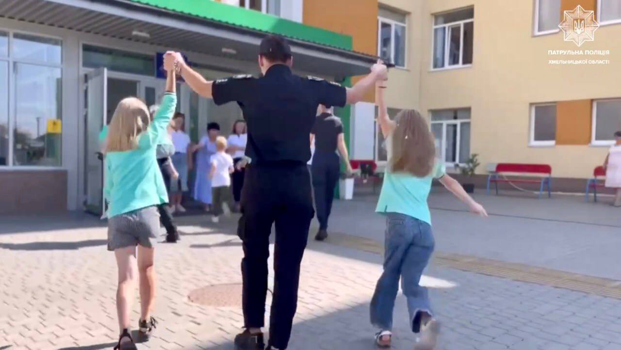 У ШКОЛАХ НА ХМЕЛЬНИЧЧИНІ ЗАПРАЦЮВАЛИ ІНСПЕКТОРИ “СЛУЖБИ ОСВІТНЬОЇ БЕЗПЕКИ” У ШКОЛАХ НА ХМЕЛЬНИЧЧИНІ ЗАПРАЦЮВАЛИ ІНСПЕКТОРИ “СЛУЖБИ ОСВІТНЬОЇ БЕЗПЕКИ”