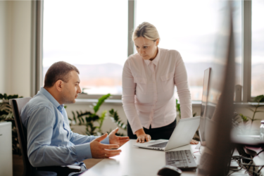 Мобінг на роботі: як розпізнати цькування та що з цим робити