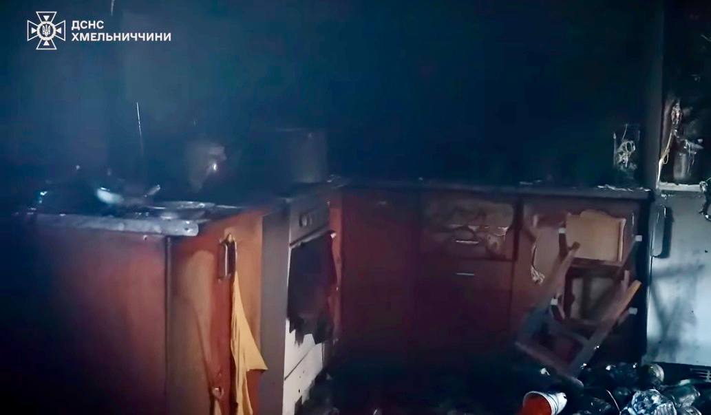 На Хмельниччині сусід та поліцейські врятували від вогню родину з тваринами (ВІДЕО) На Хмельниччині сусід та поліцейські врятували від вогню родину з тваринами (ВІДЕО)