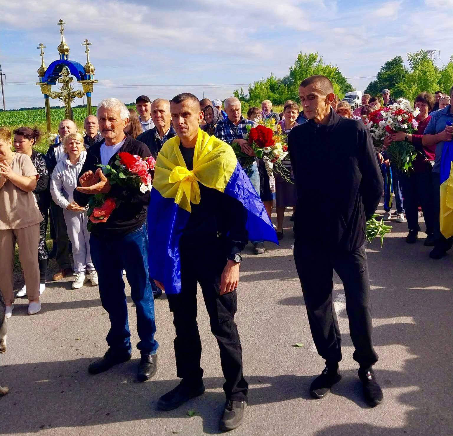 Після трьох років ворожого полону додому на Хмельниччину повернувся Павло Яковлєв Після трьох років ворожого полону додому на Хмельниччину повернувся Павло Яковлєв