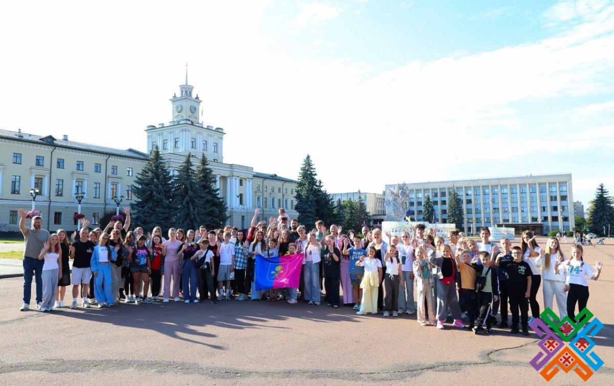 На відпочинок до Польщі вирушили 50 дітей захисників із Хмельниччини На відпочинок до Польщі вирушили 50 дітей захисників із Хмельниччини