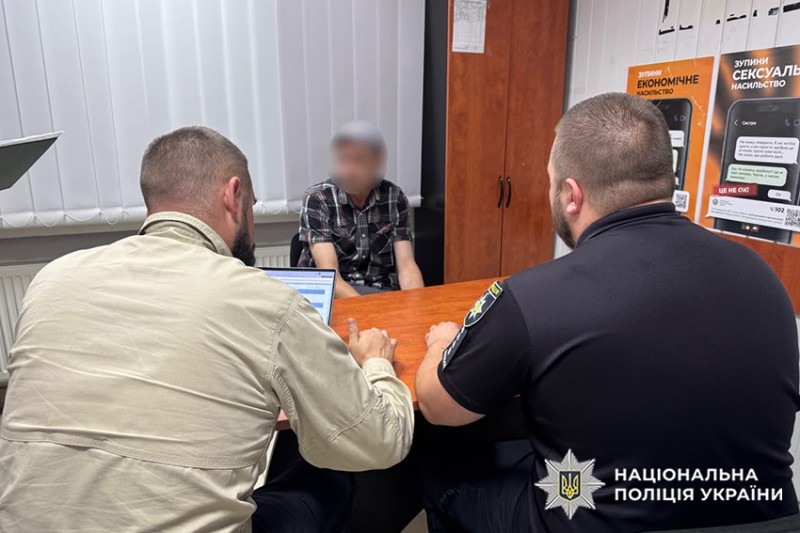 “Погрожував спалити і обливав зеленкою”: на Хмельниччині судитимуть чоловіка, який переслідував колишню (ВІДЕО) “Погрожував спалити і обливав зеленкою”: на Хмельниччині судитимуть чоловіка, який переслідував колишню (ВІДЕО)