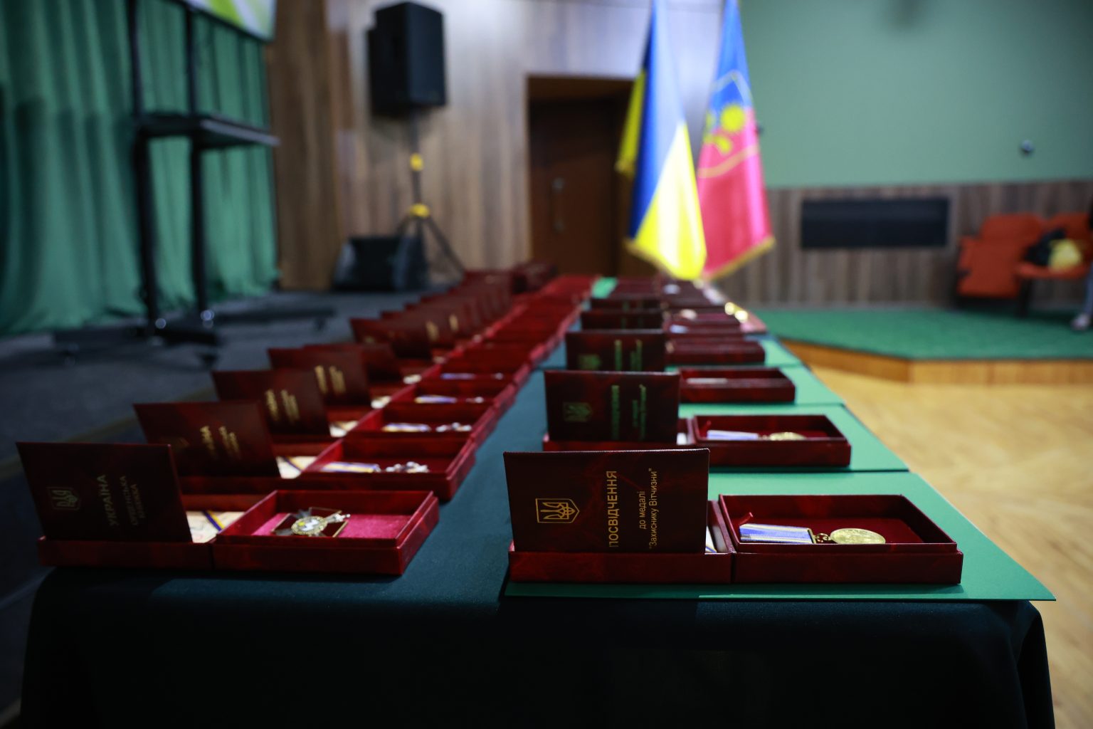 Родинам 29 полеглих захисників із Хмельниччини передали посмертні нагороди Родинам 29 полеглих захисників із Хмельниччини передали посмертні нагороди