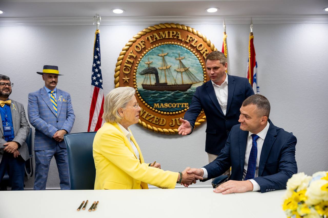 Хмельницький і Тампа (США) стали містами-побратимами: деталі угоди